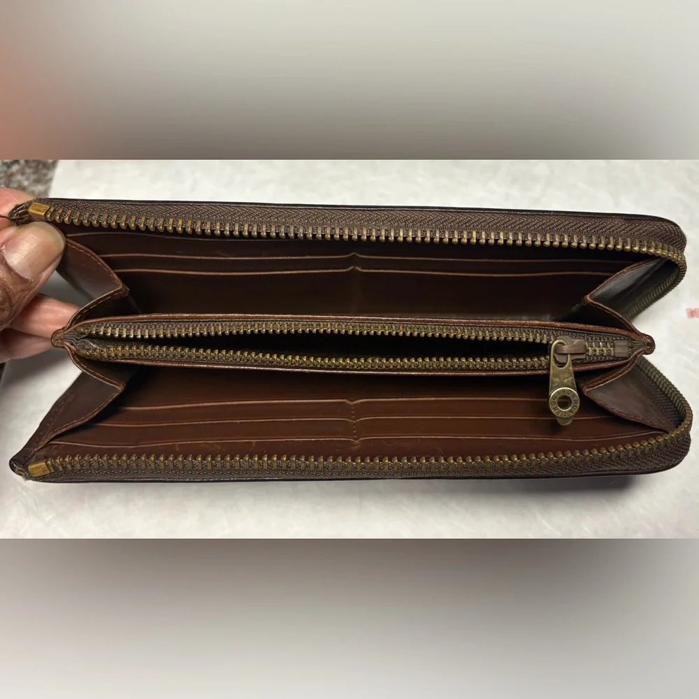 Hunting World Zip‎ Around Brown Leather Wallet